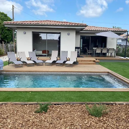 La Girondoise Avec Piscine Chauffee 别墅 *