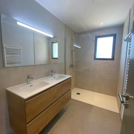 La Girondoise Avec Piscine Chauffee 别墅